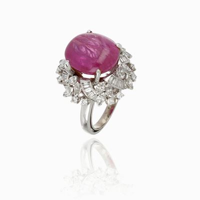 Anello Oro Bianco con Rubino Cabochon e Diamanti