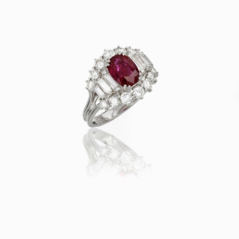 Anello Oro Bianco con Rubino e Diamanti