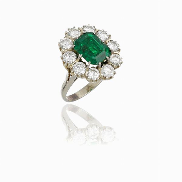 Platinum ring with diamonds and emerald  - Auction GIOIELLI, OROLOGI E VINTAGE LUXURY GOODS - Faraone Casa d'Aste