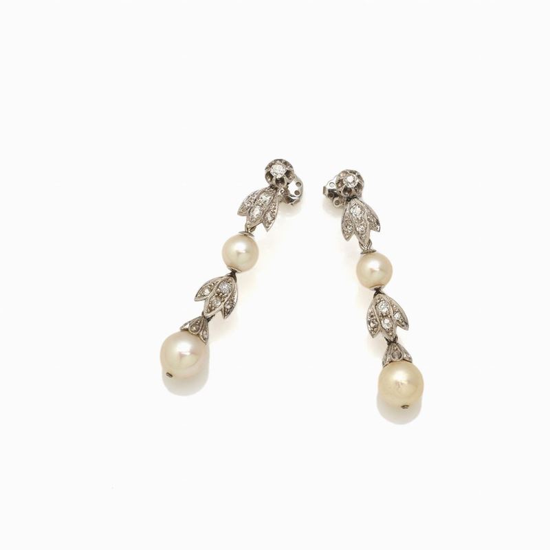 Orecchini in Oro Bianco con Perle Coltivate e Diamanti
