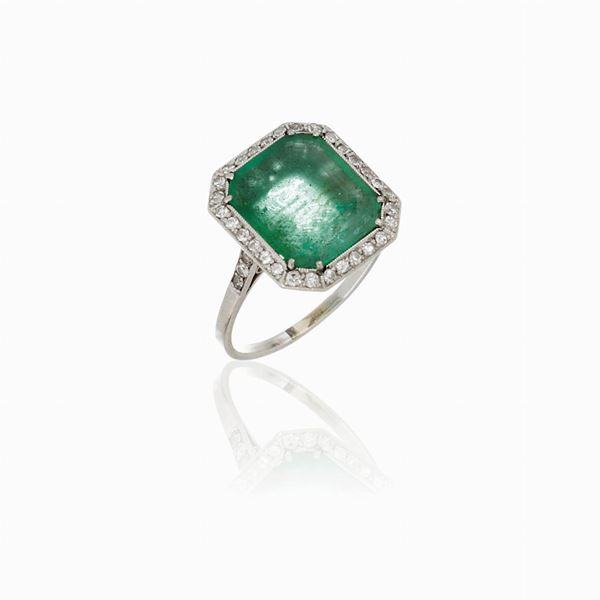 Anello con smeraldo e diamanti