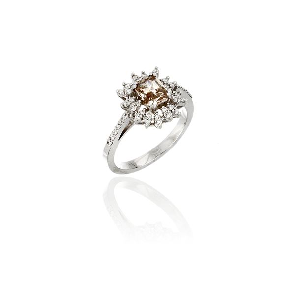 anello oro bianco con diamanti brown