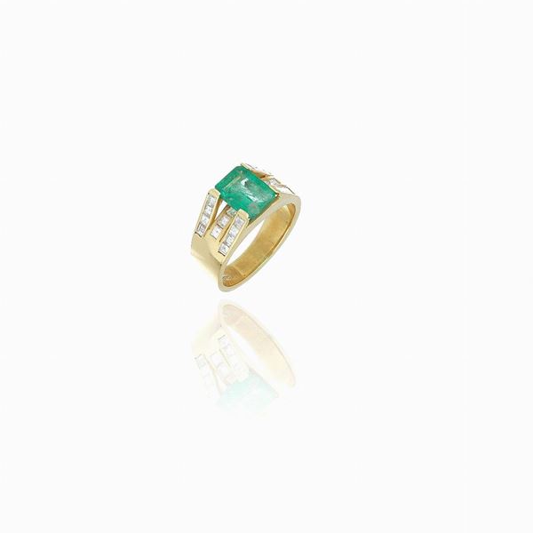 Anello oro giallo e smeraldo