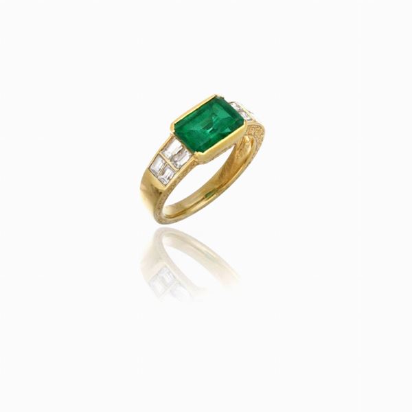 Emerald diamond ring