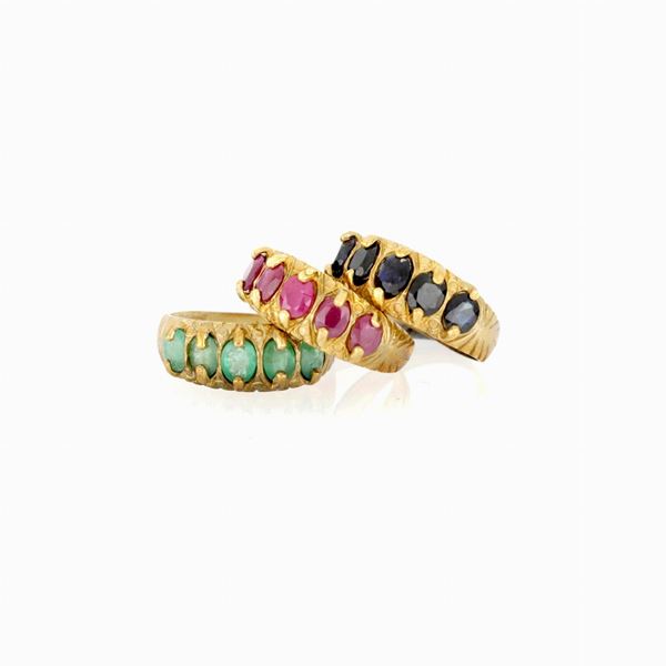 3 anelli  con smeraldi, zaffiri e rubini   - Asta GIOIELLI E OROLOGI - Faraone Casa d'Aste