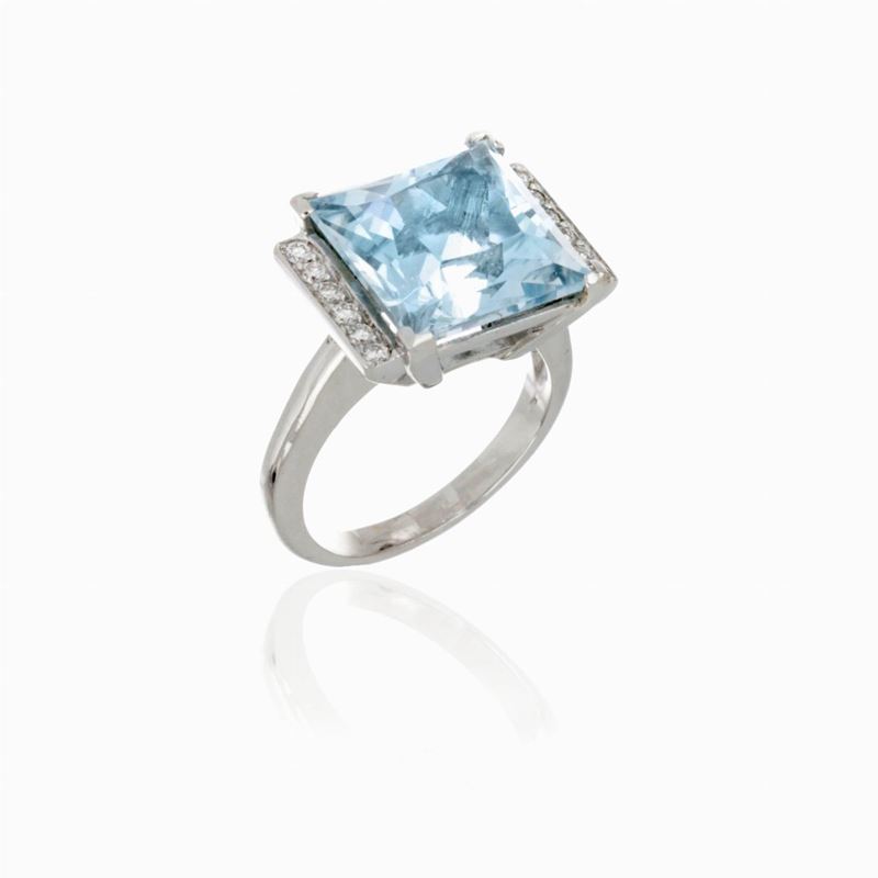 Anello Oro Bianco, Diamanti e Acquamarina Circa 14 Ct