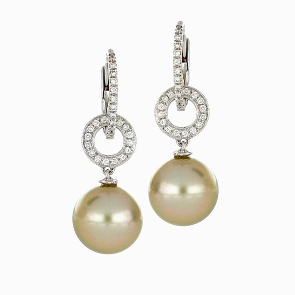 Orecchini in oro bianco e perle