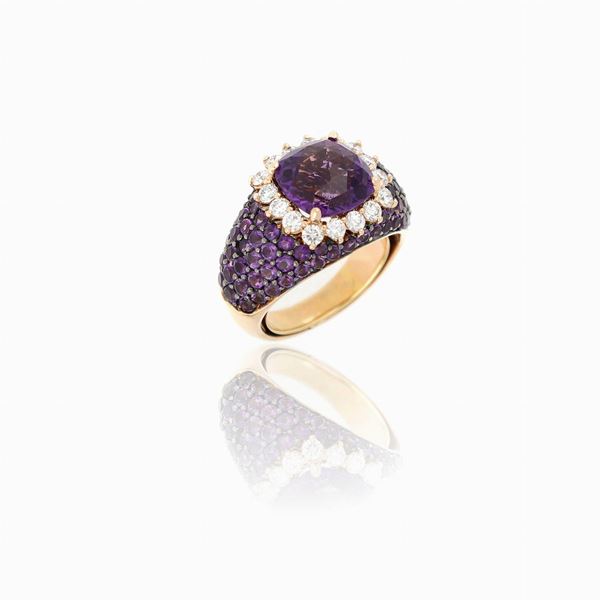 Anello in oro giallo con ametiste e diamanti