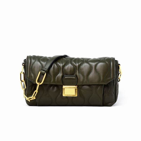 Miu Miu : Borsa a spalla Miu Miu  - Asta GIOIELLI, OROLOGI E LUXURY GOODS - Faraone Casa d'Aste