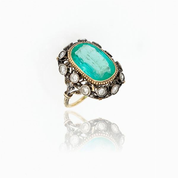Emerald diamond ring 