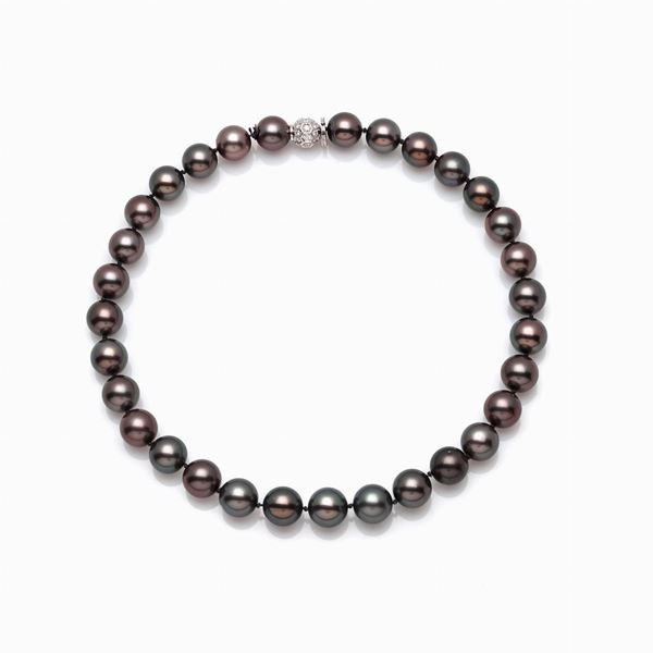 Sabbadini grey pearl necklace, gold diamond clasp