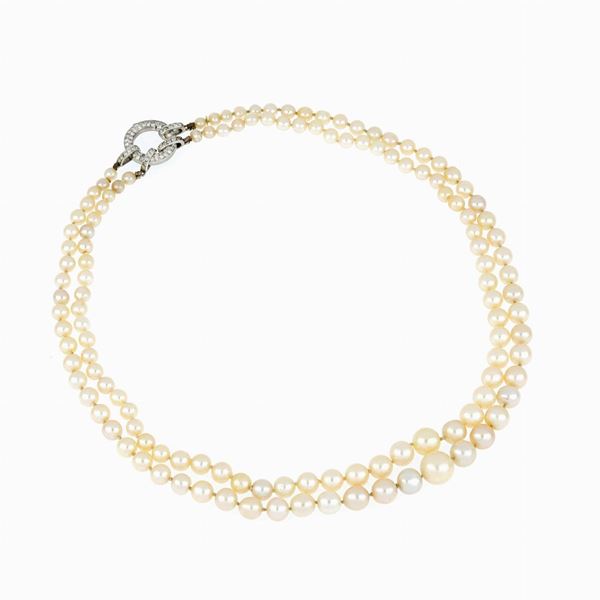 Two-strand necklace of natural pearls 