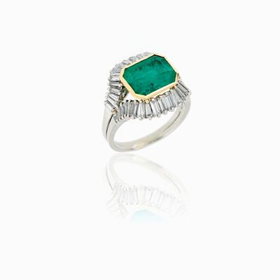 Anello Oro Bianco con Smeraldo e Diamanti