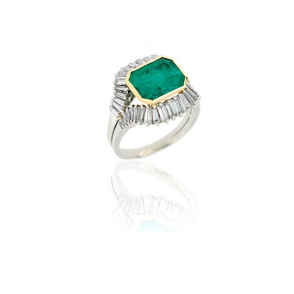 Emerald diamond ring 