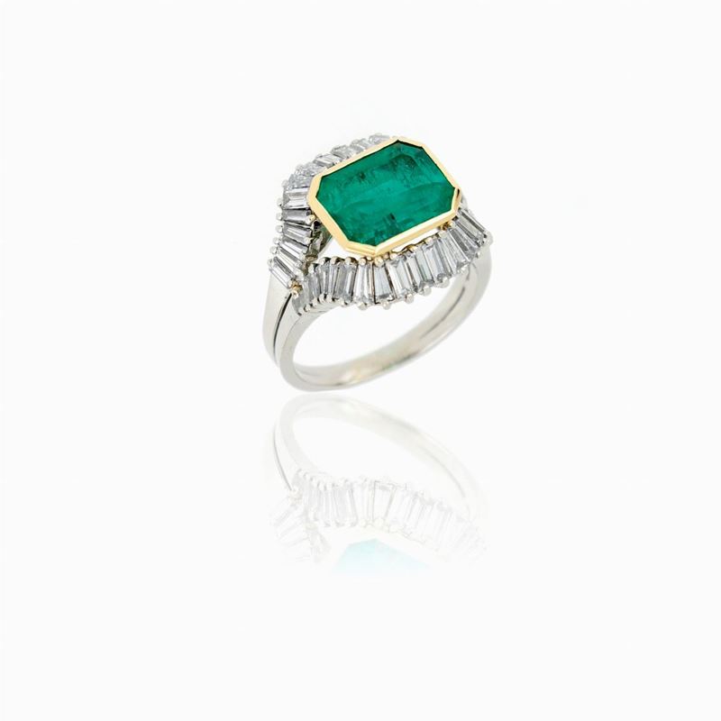 Anello Oro Bianco con Smeraldo e Diamanti