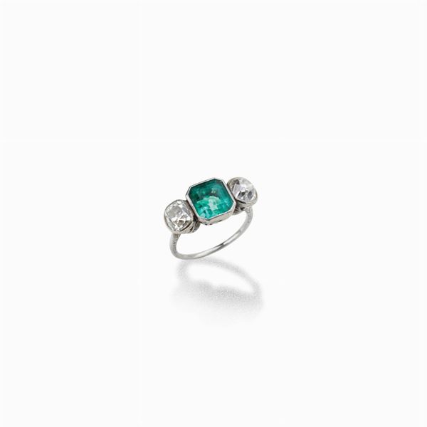 Anello primi 900 in oro bianco