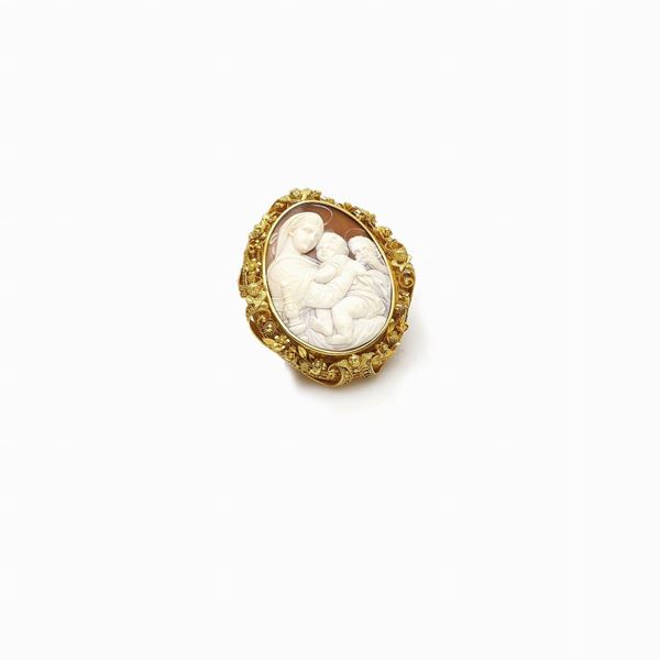 Cameo brooch 