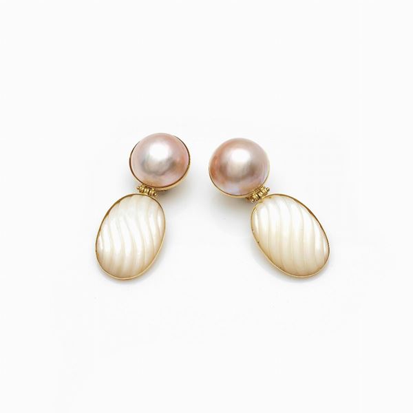 Gold and mother of pearl earrings  - Auction GIOIELLI E OROLOGI - Faraone Casa d'Aste