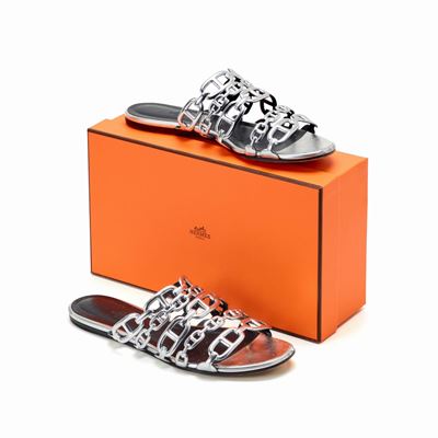 Sandali Hermès in Pelle Argento e Nera