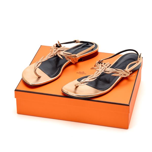 Hermes : Hermès golden leather sandals  - Auction GIOIELLI OROLOGI E LUXURY GOODS - Faraone Casa d'Aste
