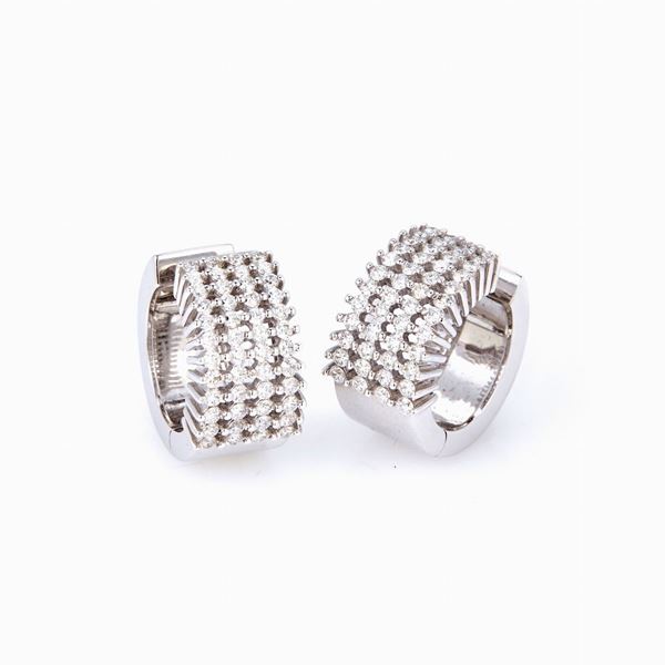 gold diamond earrings
