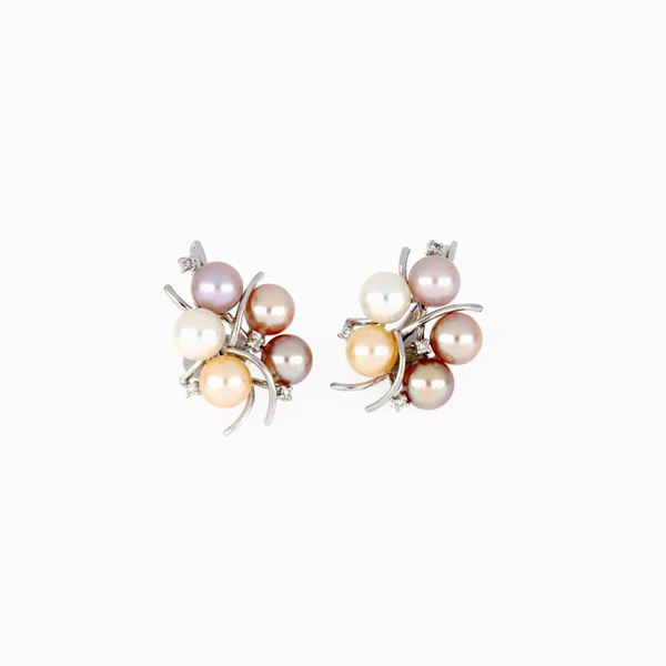 Gold pearl earrings 