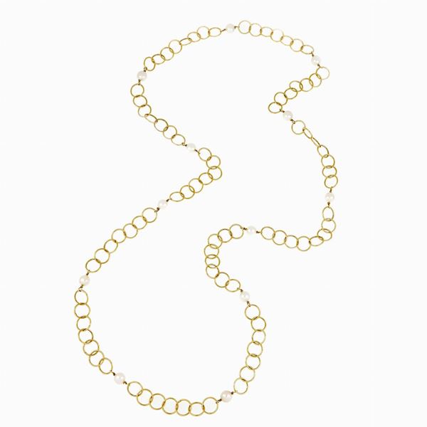 Gold and pearl necklace