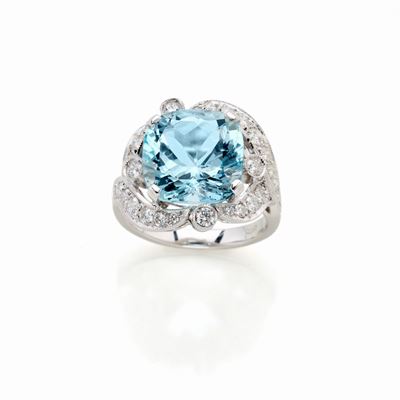 Anello in Oro con Acquamarina e Diamanti