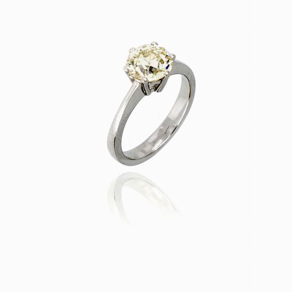 Gold and diamond ring 