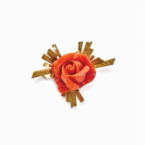 Spilla in oro giallo  - Asta Gioielli e orologi del XX secolo - Faraone Casa d'Aste