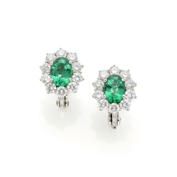 Gold earrings with diamonds and emeralds  - Auction GIOIELLI OROLOGI E LUXURY GOODS - Faraone Casa d'Aste