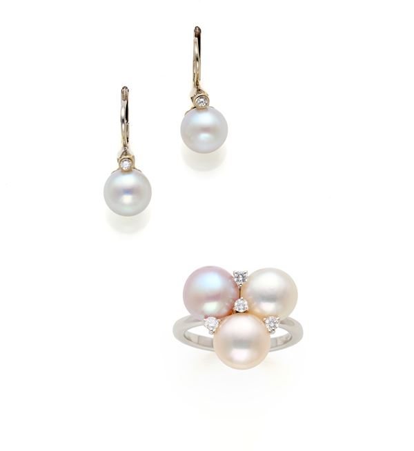 Lotto composto da orecchini e anello con perle
