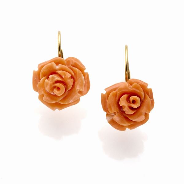 Orecchini in oro con corallo