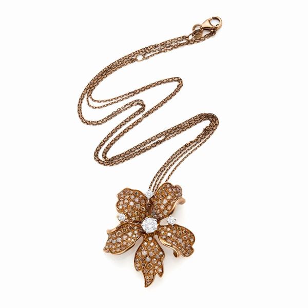 Gold necklace with diamonds