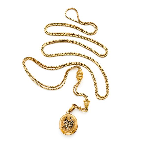 Gold long chain with pendant 