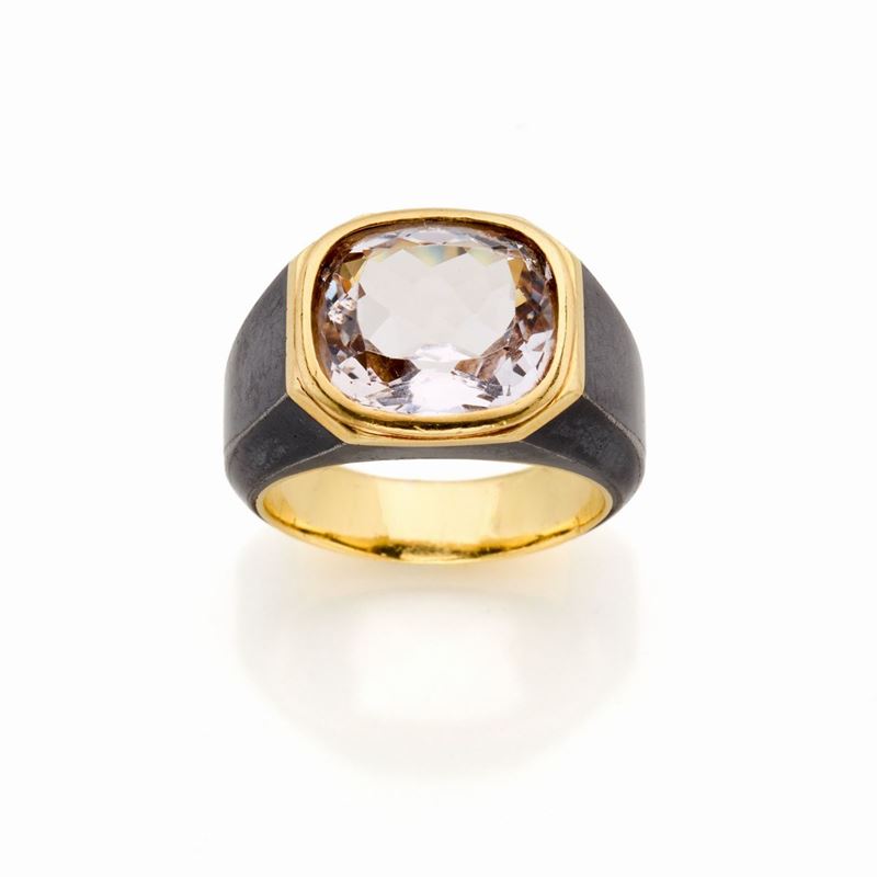 Anello Faraone in Oro con Morganite