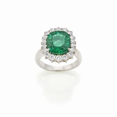Anello in Oro con Smeraldo Diamanti
