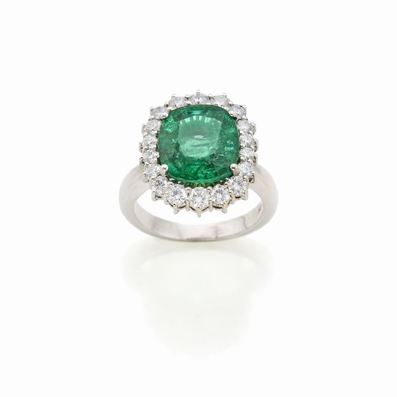 Anello in Oro con Smeraldo Diamanti