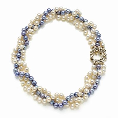 Collana di Perle Chiusura in Oro e Diamanti