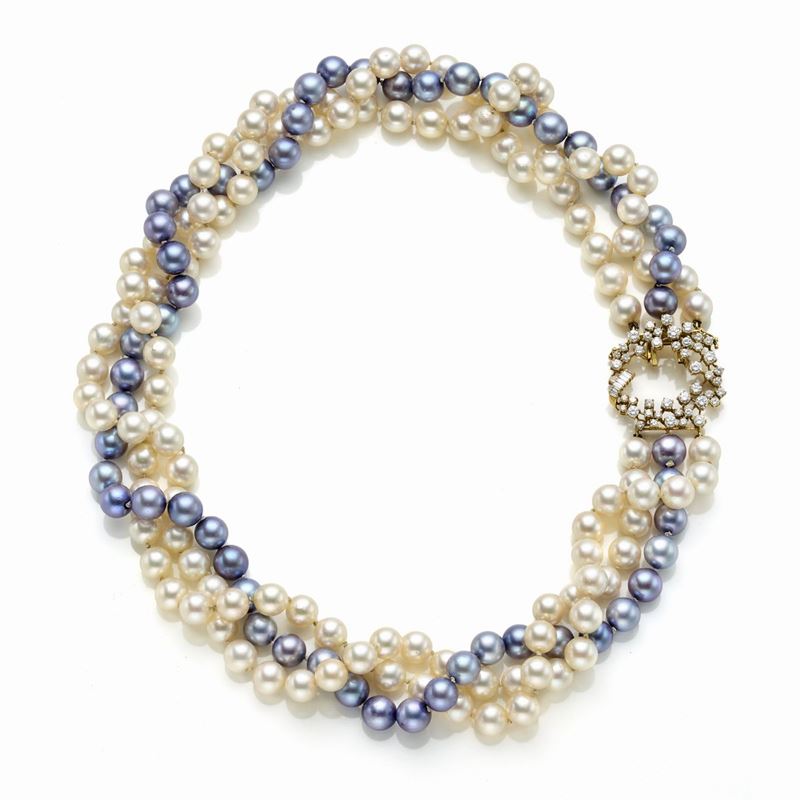 Collana di Perle Chiusura in Oro e Diamanti