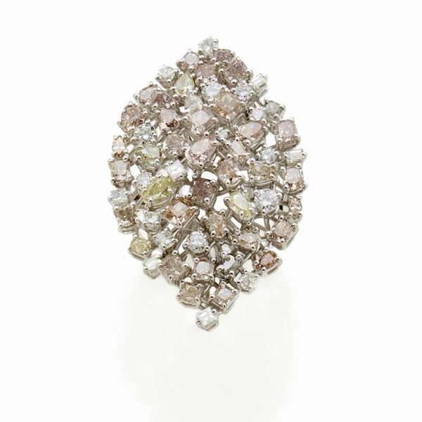 Anello in oro con diamanti  