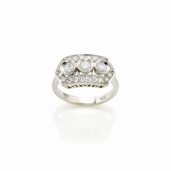 Anello in oro con diamanti 