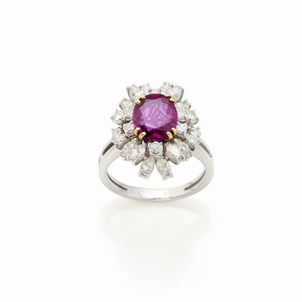Anello in oro con rubino e diamanti 