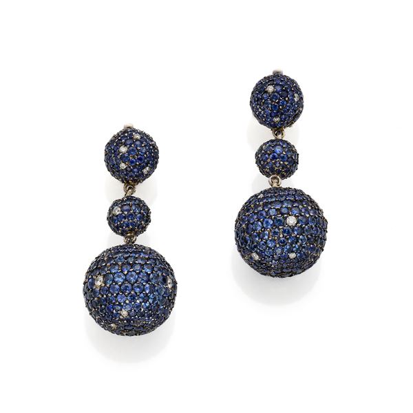 Gold earrings with diamonds and sapphires  - Auction GIOIELLI, OROLOGI E LUXURY GOODS - Faraone Casa d'Aste