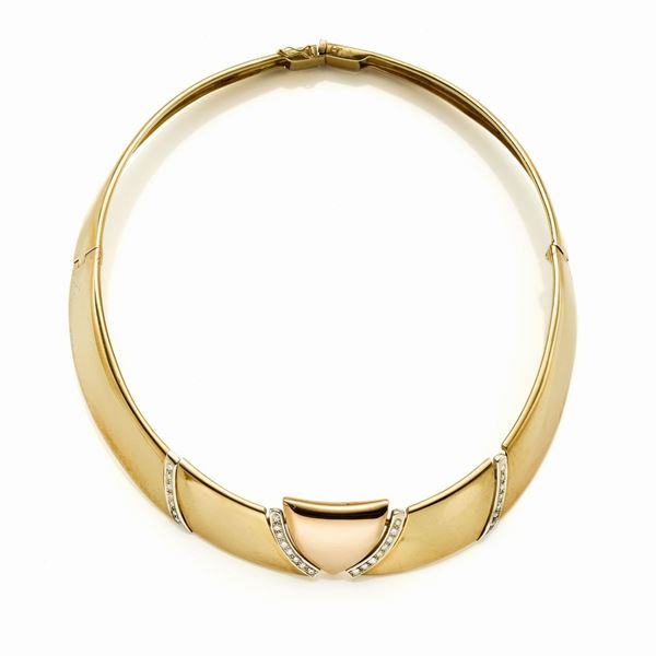 Yellow gold choker with diamonds