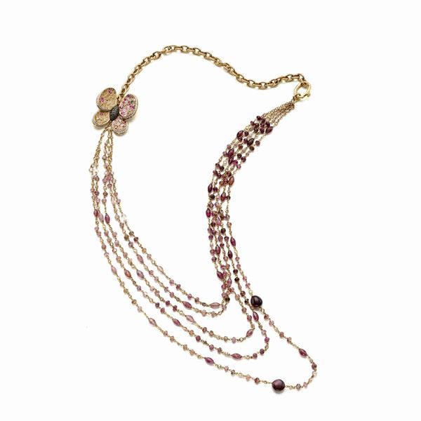 Collana in oro con farfalla