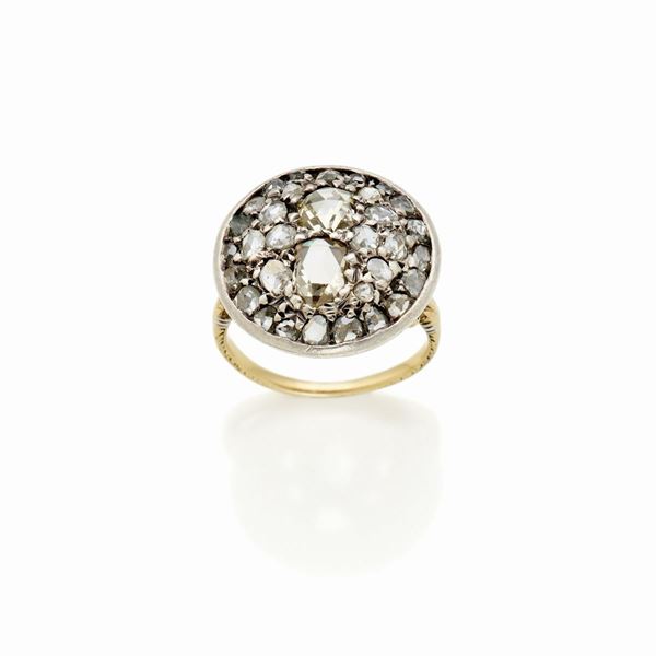 Anello in oro e argento con diamanti