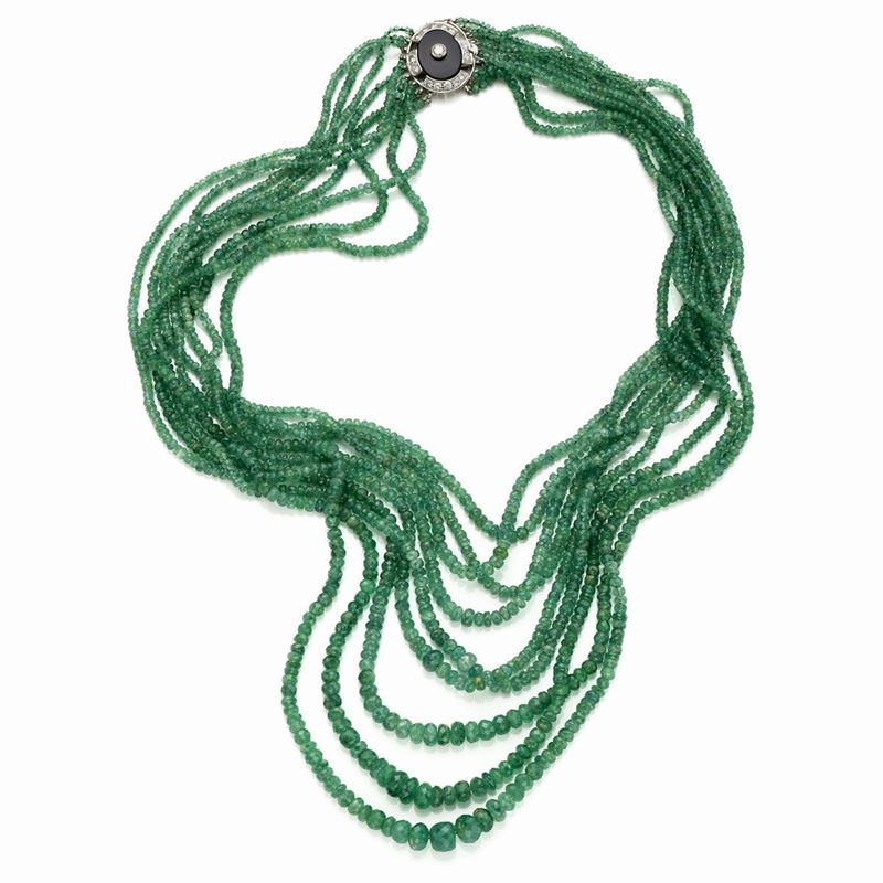 Collana Multifili di Smeraldi con Chiusura in Onice e Diamanti
