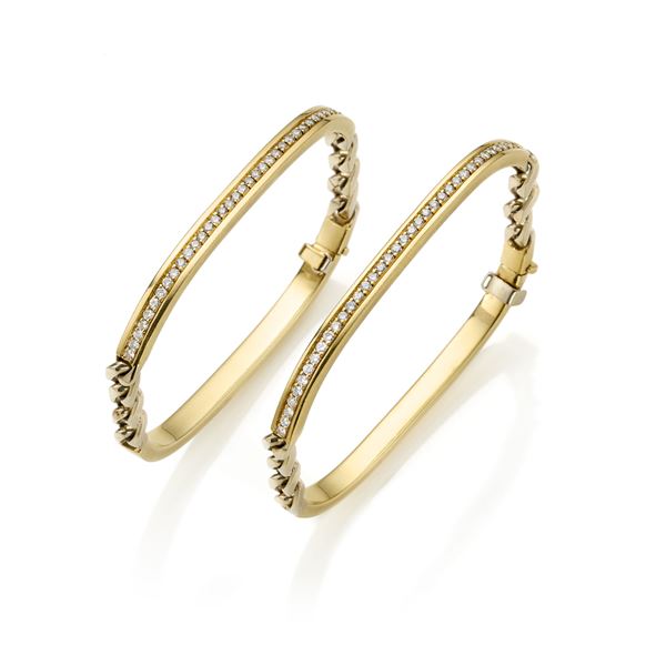 Pair of Spallanzani gold bracelets with diamonds  