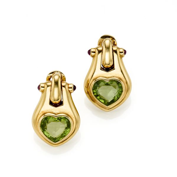 Gold earrings with peridots   - Auction GIOIELLI, OROLOGI E LUXURY GOODS - Faraone Casa d'Aste